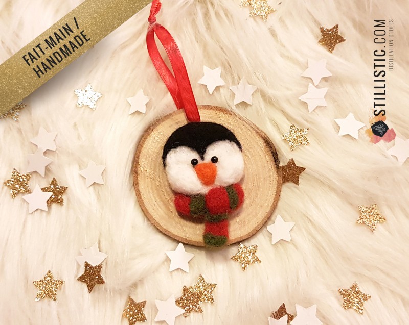 Décoration sapin de Noël Naturel Pingouin Fait-main bois et laine feutrée à l'aiguille