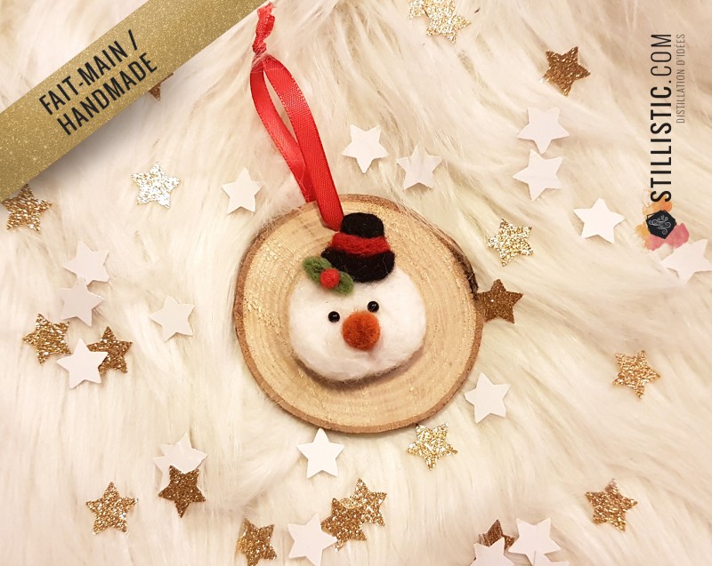 Décoration sapin de Noël Naturel Bonhomme de neige Fait-main bois et laine feutrée à l'aiguille