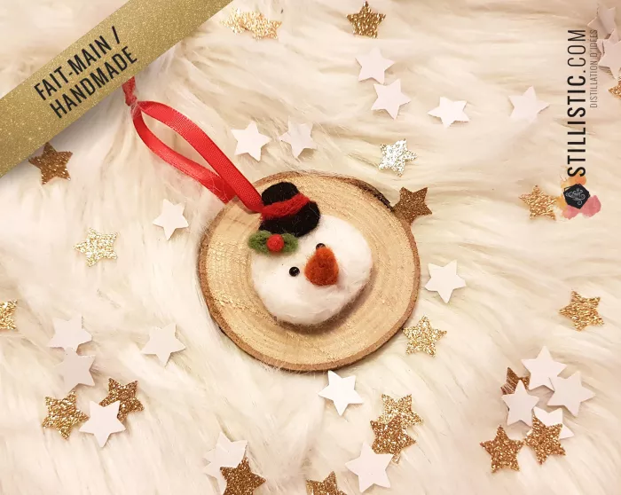 Décoration sapin de Noël Naturel Bonhomme de neige Fait-main bois et laine feutrée à l'aiguille