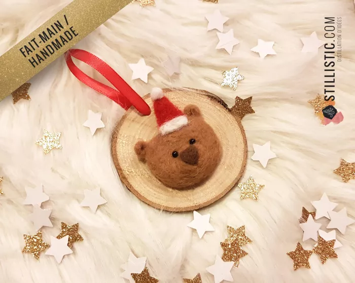Décoration sapin de Noël Naturel Ours brun coeur Fait-main bois et laine feutrée à l'aiguille