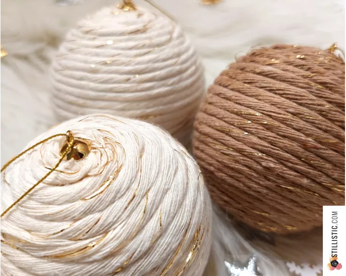 Boule de Noël Coton écru et or incassable éco-responsable