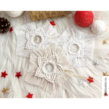 Décoration sapin étoiles en macramé