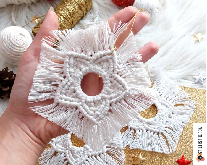 Décoration sapin étoiles en macramé