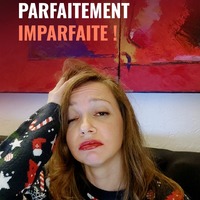 *** PARFAITEMENT IMPARFAITE ***

Demain c'est le fameux "blue monday", le jour sensé être le plus déprimant de l'année, alors je vous propose de rire un peu ... de moi !
Voici donc 5 anecdotes qui prouvent que, si vous en doutiez (mais ça m'étonnerait lol), je suis loin d'être parfaite Emoji

1. Je n'aime pas le fromage 
oui dans un pays comme la France ça en irrite plus d'un, mais j'avoue, je n'aime pas le fromage, et ne vous fatiguez pas, je ne changerai pas d'avis ;-) 
2. J'ai une jambe plus courte que l'autre
... ou plus longue c'est comme vous voulez ! et oui, que voulez-vous, je suis un peu l'incarnation du dahut humain ! même si dans les animaux imaginaires, j'aurais préféré être une licorne ...
3. Je confonds les stars !
Oh oui ça va, c'est juste que je ne suis pas physionomiste du tout ! Et donc je sais pas reconnaître qui est qui de Stalone et Schwarzenegger ! Pas vous ?!
4. Je tiens mal mon stylo ...
C'était la hantise de mes professeurs aux primaires, qui m'ont même fabriqué des "prothèses" de stylo pour me "rééduquer" ! "tu n'arriveras jamais à écrire vite et prendre des notes en cours en tenant le stylo comme ça !". Guess What ?! J'y arrive :p

Et vous, en quoi êtes-vous parfaitement imparfait.e.s ?!

Humour et auto-dérision | Blue Monday | Blues du dimanche soir | Illustration jeunesse | Artisanat | Créatrice et illustratrice française | Graphisme et webdesign freelance
