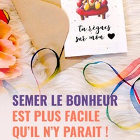 *** SEMER LE BONHEUR ***
Et oui, semer le bonheur, au final, c'est souvent assez simple !
Il suffit d'un petit geste, d'une petite attention, adressée à qui sait la recevoir et apprécier les petits bonheurs bien sûr !
Vous êtes de ceux-là ?
Et quoi de mieux pour semer le bonheur qu'une petite carte de vœux en papier ensemencé ?!
Un papier qui n'ira pas cette fois-ci à la poubelle car si vous le plantez, il fera pousser de jolies fleurs dans votre jardin ou sur votre balcon !
Un peu plus de poésie jointe à vos jolis mots, pour vos vœux de fin d'année, la Saint-Valentin ou la Fête des Grand-Mères (oui c'est bientôt) !
Et vous, comment semez vous le bonheur autour de vous ?
***
Tous les modèles de cartes de vœux à planter sont à retrouver sur l'e-shop www.stillistic.com et en SOLDES !
Le bonus : tous les messages sont personnalisables ! Choisissez votre illustration et associez-y le message de votre choix !
***
Voeux de fin d'année, Saint-Valentin et Fête des grands-mères | Cartes de voeux à planter en papier ensemencé | Bienveillance et petite attention | Artisanat | Créatrice et illustratrice française