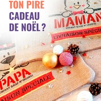 *** TON PIRE CADEAU DE NOËL ***
Une hotte en toile de jute remplie de cadeaux ... et peut-être, dedans, ton pire cadeau de Noël !
Un pull très moche, un fer à repasser, un bon cadeau pour une épilation ou un soin "peau à problèmes", ...
Il y a des cadeaux qui, des fois, ne font pas super plaisir ...
Je touche du bois, mes proches ont bon goût donc ça ne m'est jamais arrivée (bon et puis ils lisent sans doute mes posts, donc même si c'était arrivé, je n'avouerai rien lol)
Mais j'entends des gens dans mon entourage qui n'ont pas forcément cette chance !
De mon côté, j'adore chercher des idées cadeaux et j'avoue qu'on me demande souvent conseil :) donc elles doivent être plutôt bonnes ;)
Alors, pour qu'on rigole un peu : c'est quoi votre pire cadeau (de Noël ou autres !) !
Racontez-moi un peu :)
Et sinon, vous cherchez des idées de cadeaux ? Dites-moi et on trouve des idées ensemble !
***
Hottes de Noël personnalisables en toile de jute disponibles sur l'e-shop https://www.stillistic.com
3 modèles au choix : Renne, Pingouin et Ours
N'attendez pas trop, il ne reste plus beaucoup de stock !
***
Idées Cadeaux de Noël | Sac cadeaux hotte en toile de jute personnalisable | Noël éco-responsable et zéro-déchet | Création artisanale française